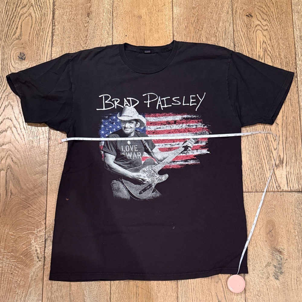 Black Graphic Tee - American Flag country Brad Paisley vintage band t-shirt - Picture 2 of 5